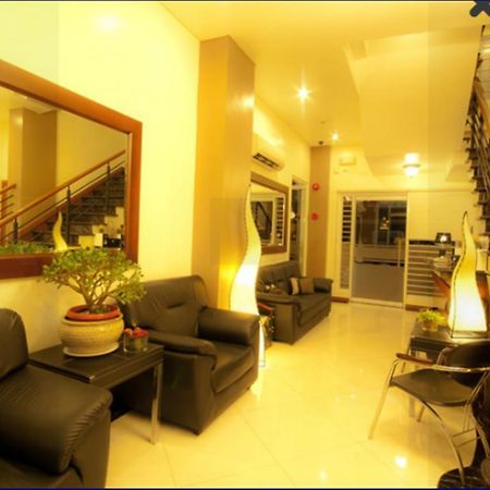Avitel Hotel Makati City Екстериор снимка