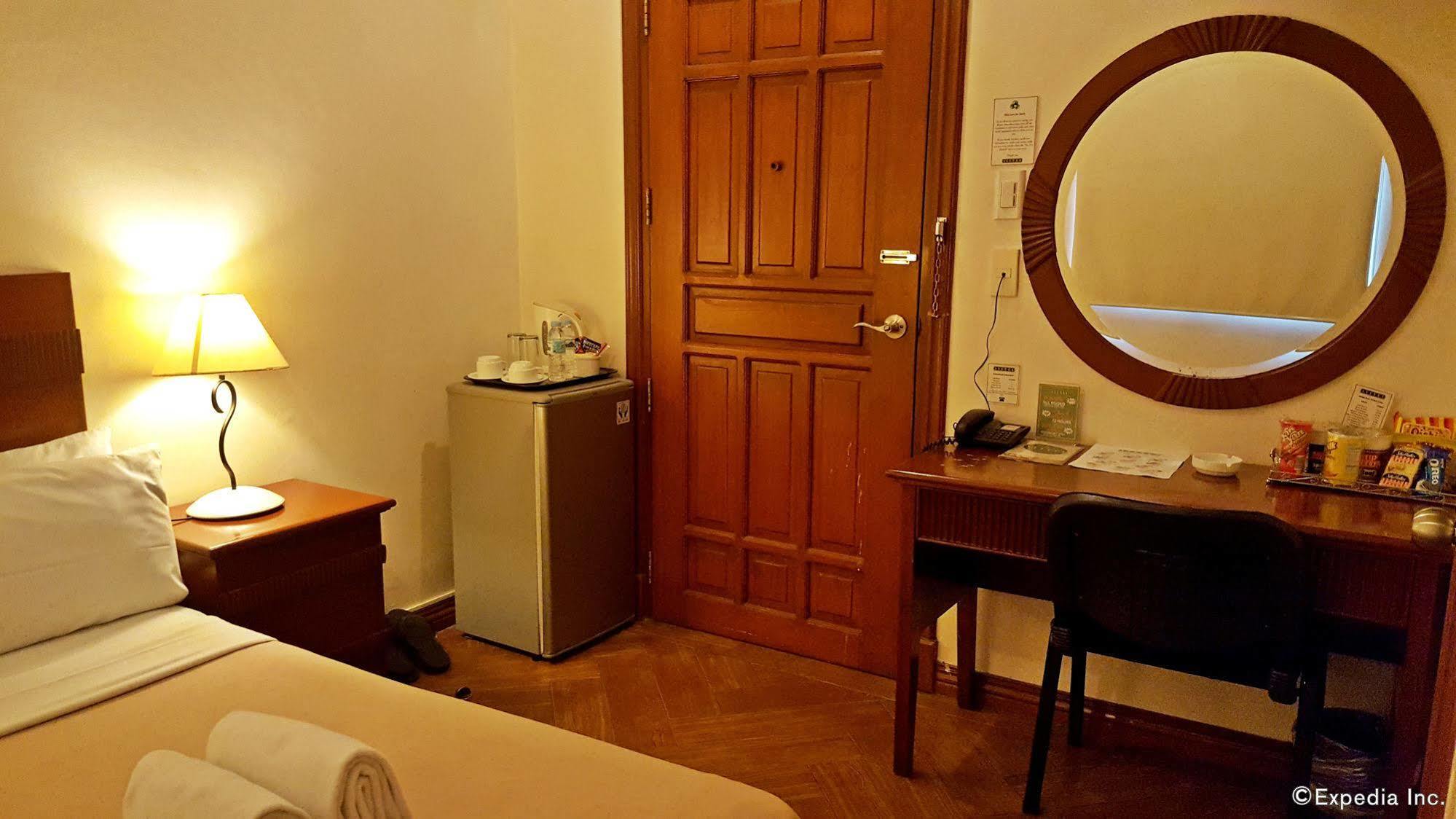 Avitel Hotel Makati City Екстериор снимка