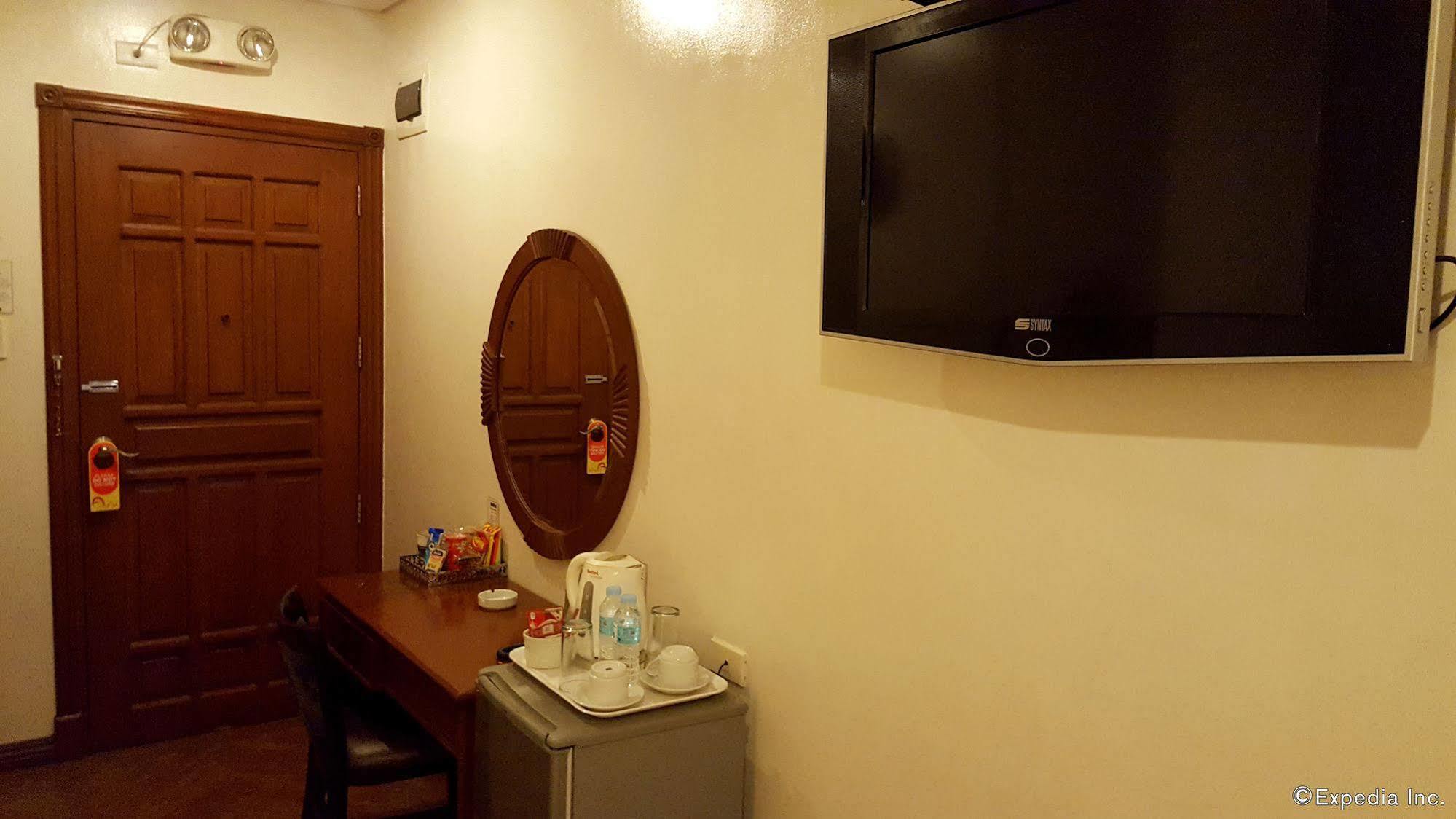 Avitel Hotel Makati City Екстериор снимка