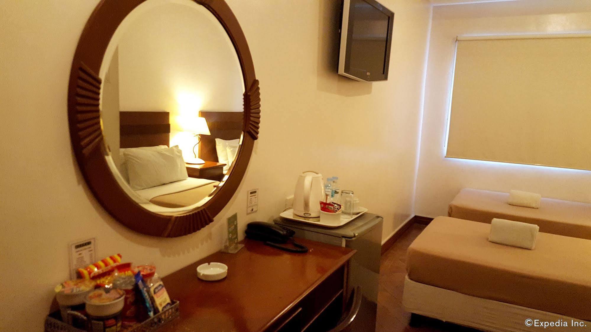 Avitel Hotel Makati City Екстериор снимка