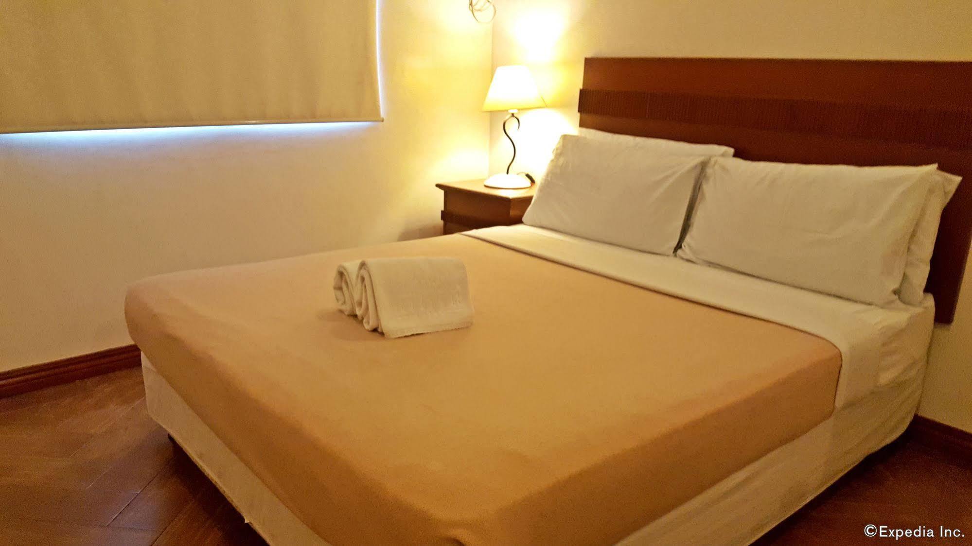 Avitel Hotel Makati City Екстериор снимка