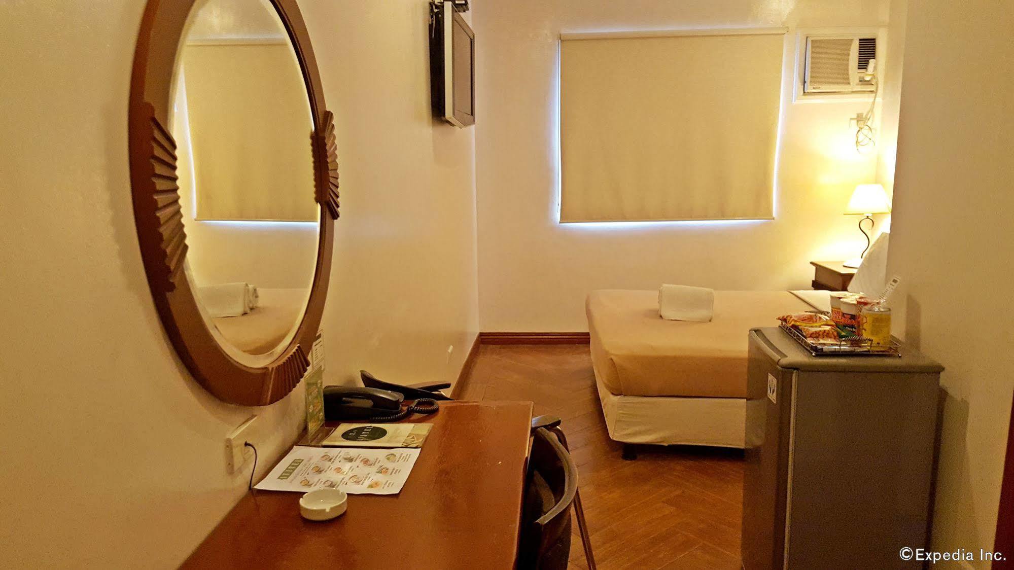 Avitel Hotel Makati City Екстериор снимка