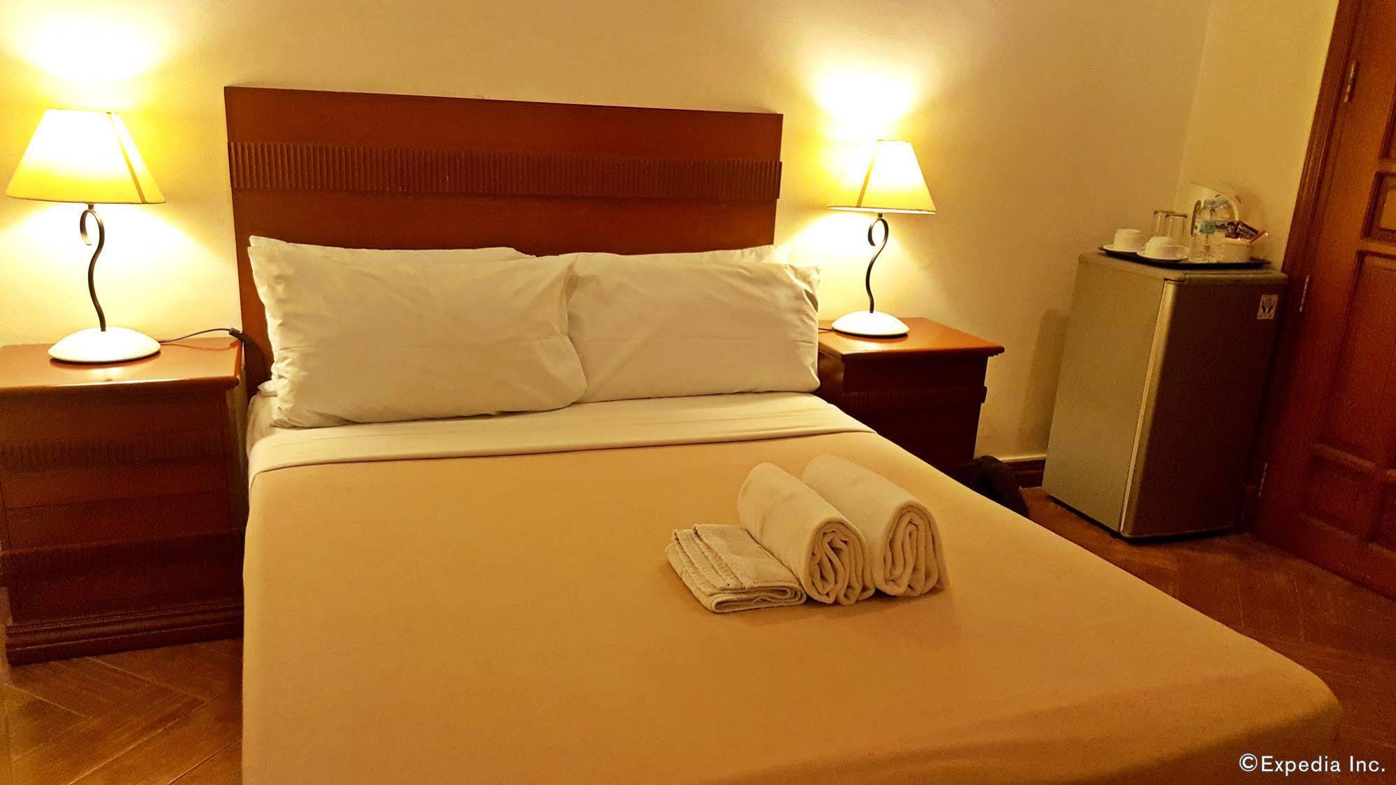 Avitel Hotel Makati City Екстериор снимка