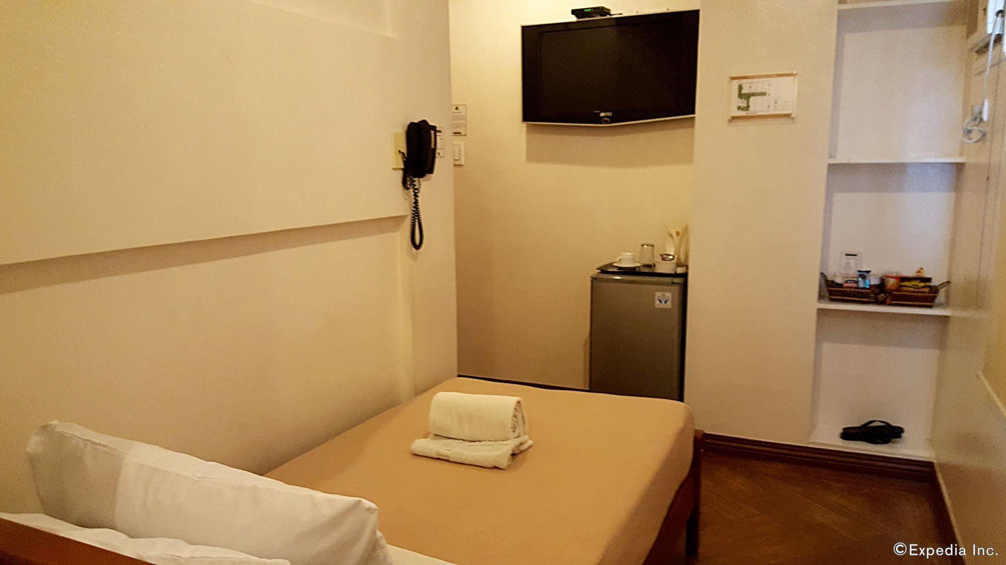 Avitel Hotel Makati City Екстериор снимка